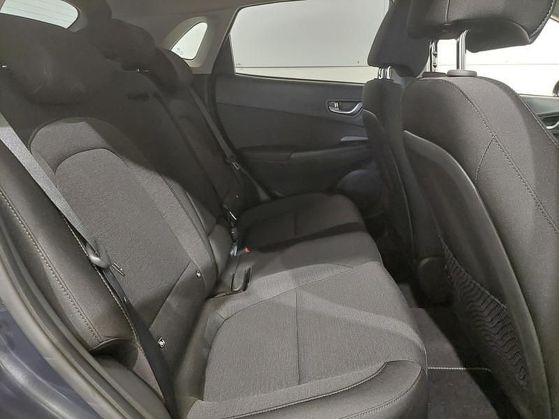 Käytetty Hyundai Kona Trend 150 kW (204 HP) 2023 Harmaa Katumaasturi