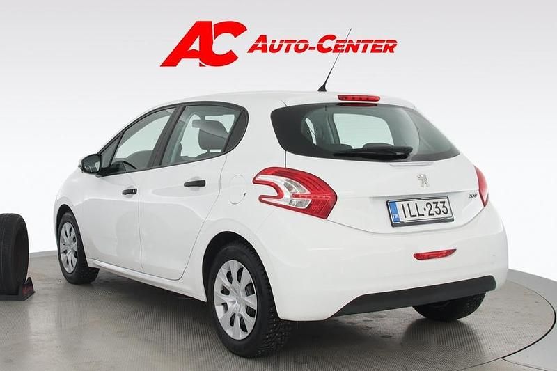 Käytetty Peugeot 208 68 HP (50 kW) 2013 Valkoinen Viistoperä