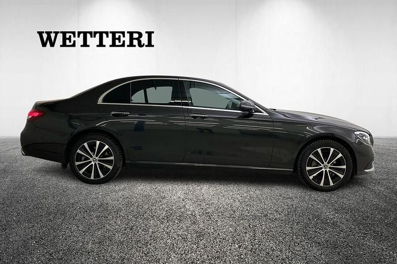 Käytetty Mercedes E300 Edition 211 HP (155 kW) 2023 Harmaa Sedan