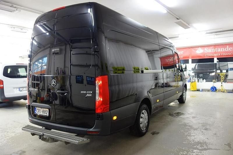 Käytetty Mercedes Sprinter 150 HP (110 kW) 2023 Musta Van
