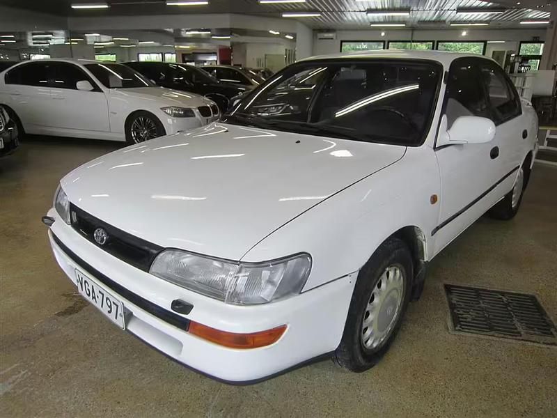 Ruskea Käytetty 1995 Toyota Corolla Active Farmari | 2 900 € - Kuva 1/4