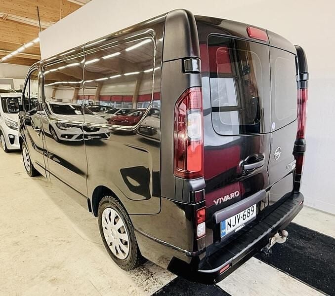 Käytetty Opel Vivaro Edition 120 HP (88 kW) 2015 Tila-auto