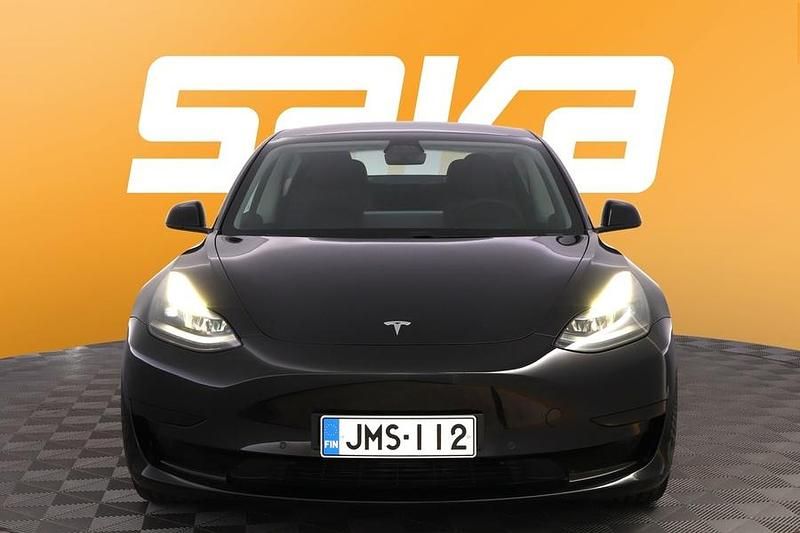 Käytetty Tesla Model 3 Standard Range Plus 239 kW (325 HP) 2021 Sedan