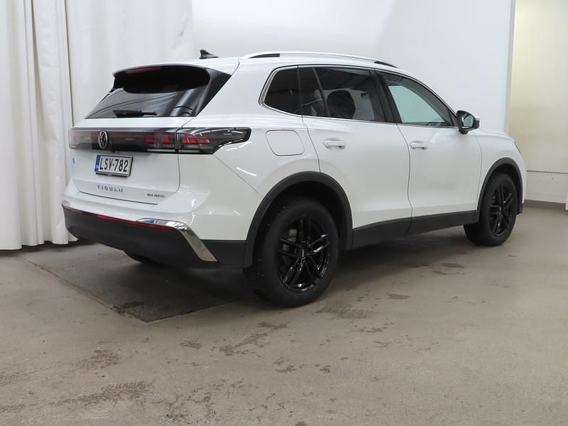 Käytetty VW Tiguan Business 204 HP (150 kW) 2024 Valkoinen Katumaasturi