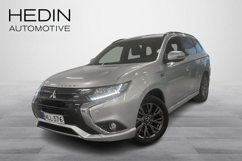Harmaa Käytetty 2018 Mitsubishi Outlander P-HEV Instyle Farmari | 14 980 € (Supertarjous) - Kuva 1/4