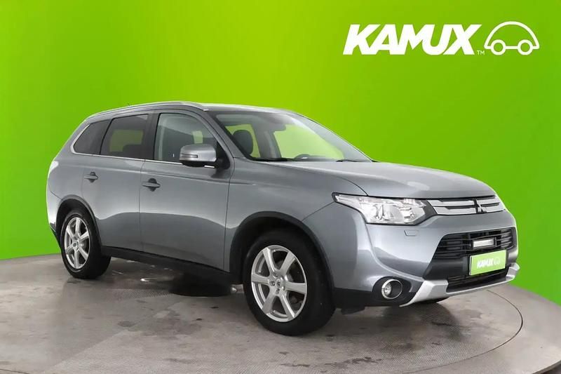 Hopea / harmaa Käytetty 2015 Mitsubishi Outlander Instyle Katumaasturi | 15 900 € (Hyvä tarjous) - Kuva 1/4