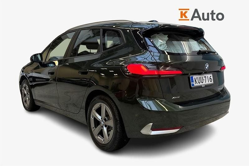 Käytetty BMW 225 Active Tourer Comfort Edition 245 HP (180 kW) 2023 Met. vihreä Tila-auto