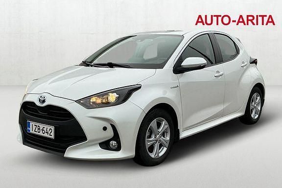 Valkoinen Käytetty 2020 Toyota Yaris Active Viistoperä | 19 900 € (Perustarjous) - Kuva 1/4