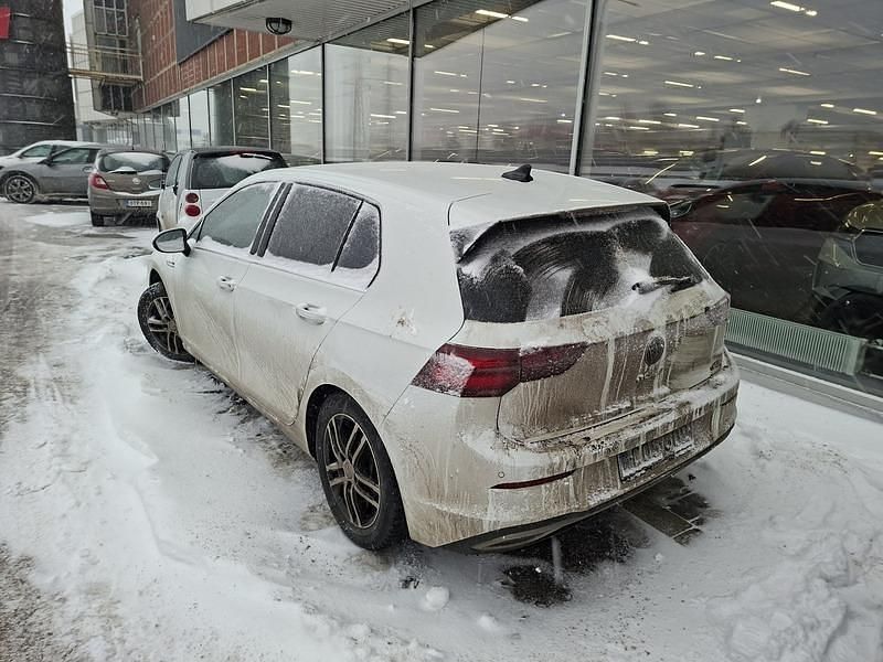 Käytetty VW Golf VIII Comfortline 150 HP (110 kW) 2020 Valkoinen Viistoperä