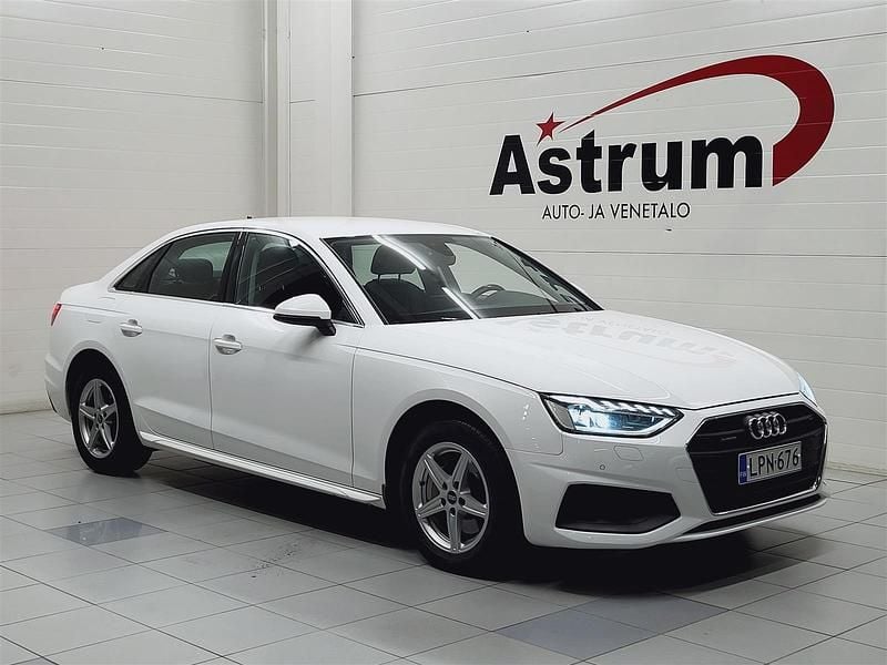 Valkoinen Käytetty 2013 Audi A4 Black Edition Farmari | 27 800 € - Kuva 1/3