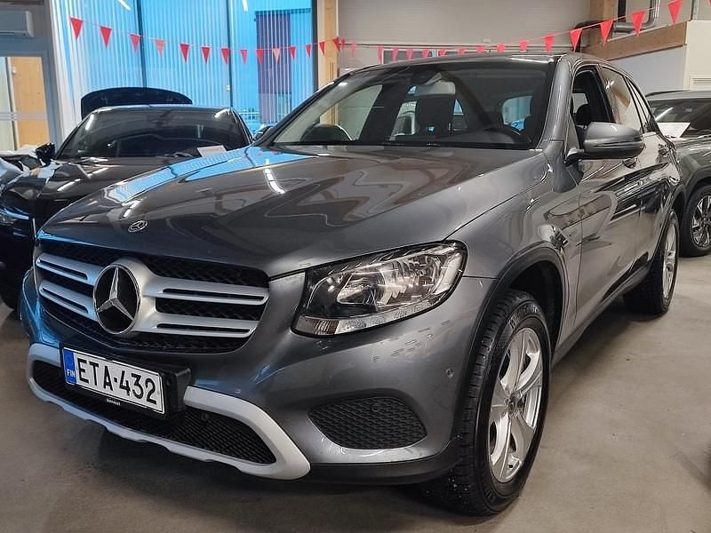Harmaa Käytetty 2017 Mercedes GLC350 Katumaasturi | 17 770 € (Hyvä tarjous) - Kuva 1/3
