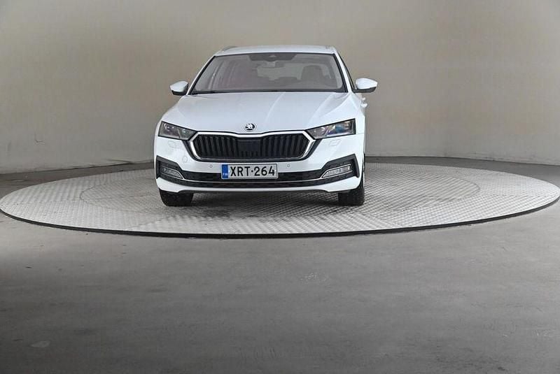 Käytetty Skoda Octavia Style 110 HP (80 kW) 2023 Farmari