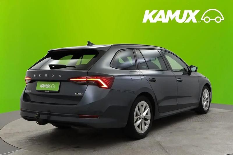 Käytetty Skoda Octavia Style 150 HP (110 kW) 2021 Hopea / harmaa Farmari