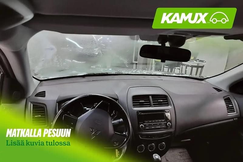 Käytetty Mitsubishi ASX Invite 114 HP (83 kW) 2016 Hopea / harmaa Katumaasturi