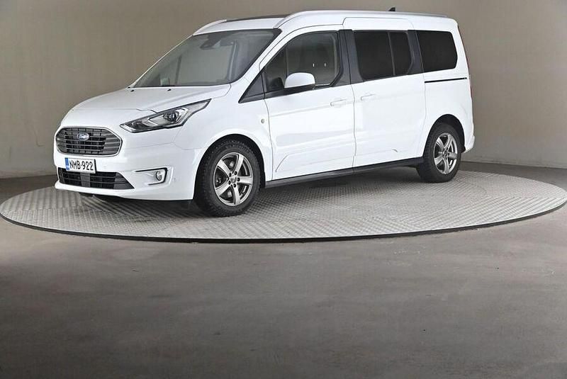 Käytetty Ford Tourneo Titanium 120 HP (88 kW) 2021 Tila-auto