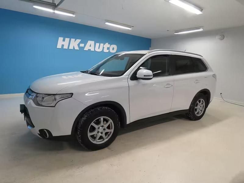 Käytetty Mitsubishi Outlander Intense 150 HP (110 kW) 2014 Katumaasturi