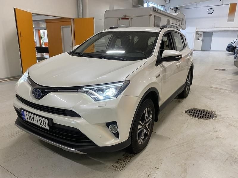 Käytetty Toyota RAV4 Hybrid Edition 155 HP (114 kW) 2017 Katumaasturi