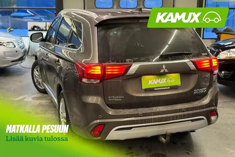 Käytetty Mitsubishi Outlander P-HEV Intense 135 HP (99 kW) 2019 Katumaasturi