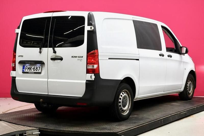 Käytetty Mercedes Vito 88 HP (64 kW) 2017 Van