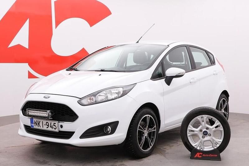 Käytetty Ford Fiesta Trend 80 HP (58 kW) 2016 Valkoinen Viistoperä