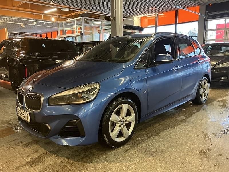 Käytetty BMW 225 Active Tourer M Sport 224 HP (164 kW) 2019 Tila-auto