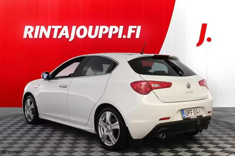 Käytetty Alfa Romeo Giulietta 140 HP (102 kW) 2011 Valkoinen Viistoperä