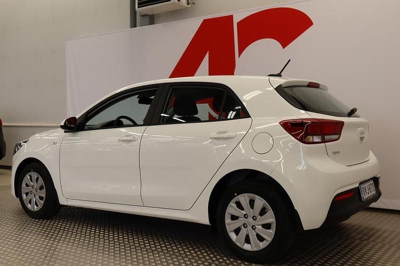 Käytetty Kia Rio LX 101 HP (74 kW) 2023 Viistoperä