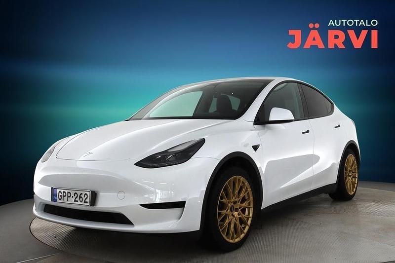 Valkoinen Käytetty 2023 Tesla Model Y RWD Katumaasturi | 32 700 € (Perustarjous) - Kuva 1/3