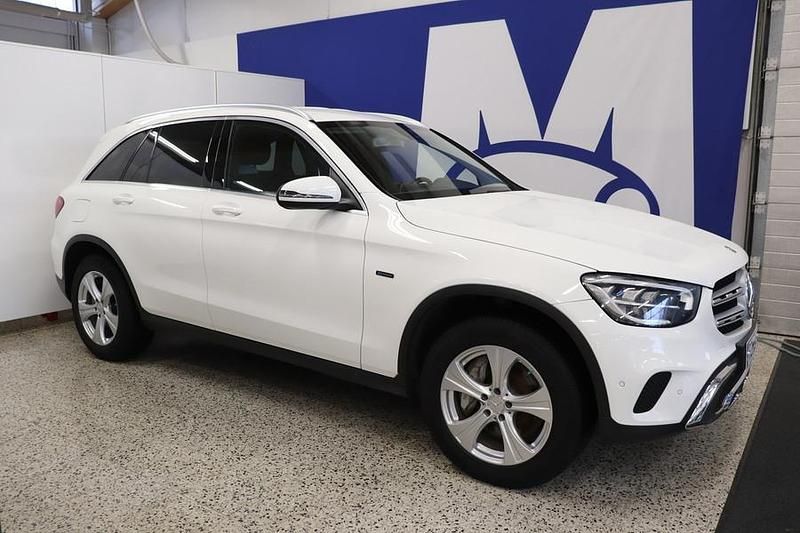 Valkoinen Käytetty 2020 Mercedes GLC300e Business Katumaasturi | 31 500 € (Hyvä tarjous) - Kuva 1/4