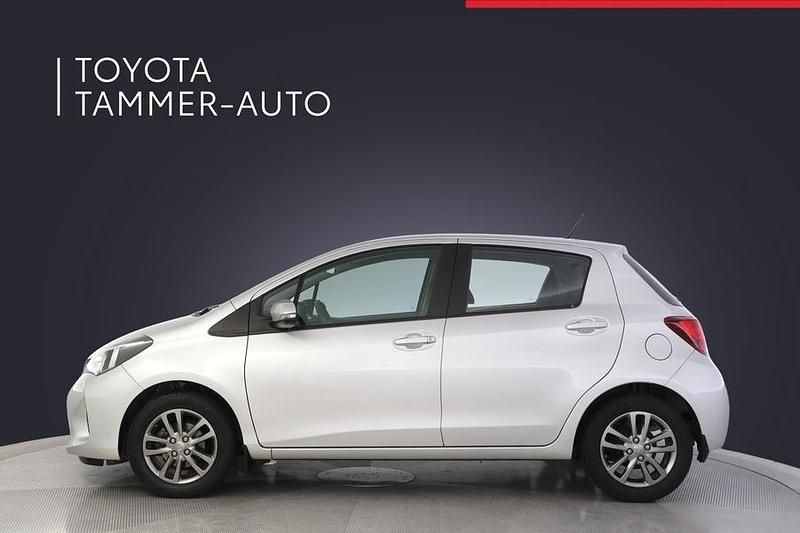 Käytetty Toyota Yaris Multidrive S 99 HP (72 kW) 2015 Hopea Viistoperä