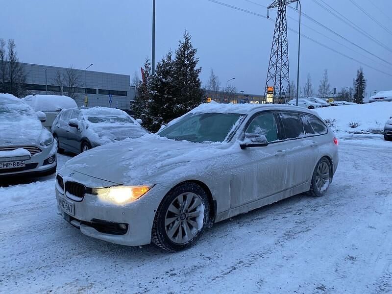 Valkoinen Käytetty 2012 BMW 328 Luxury Line Sedan | 14 490 € - Kuva 1/3