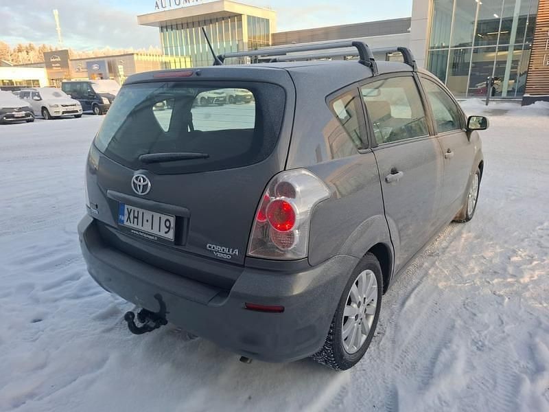 Käytetty Toyota Corolla Verso Sol 129 HP (94 kW) 2006 Tila-auto