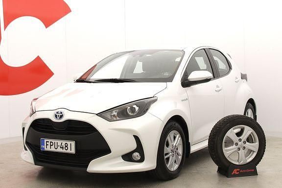 Käytetty Toyota Yaris Active 91 HP (66 kW) 2020 Valkoinen Viistoperä