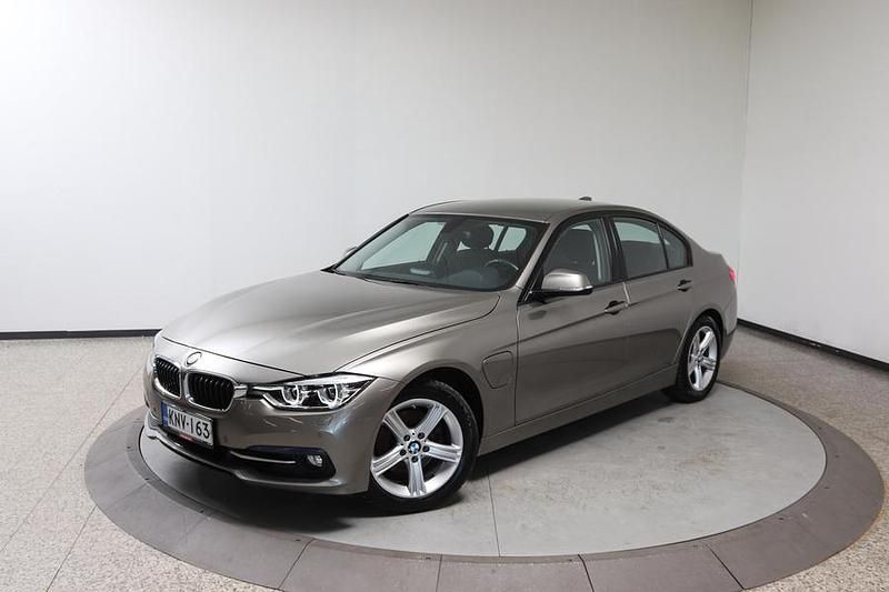 Käytetty 2016 BMW 330e M Sport Sedan | 15 490 € (Perustarjous) - Kuva 1/1