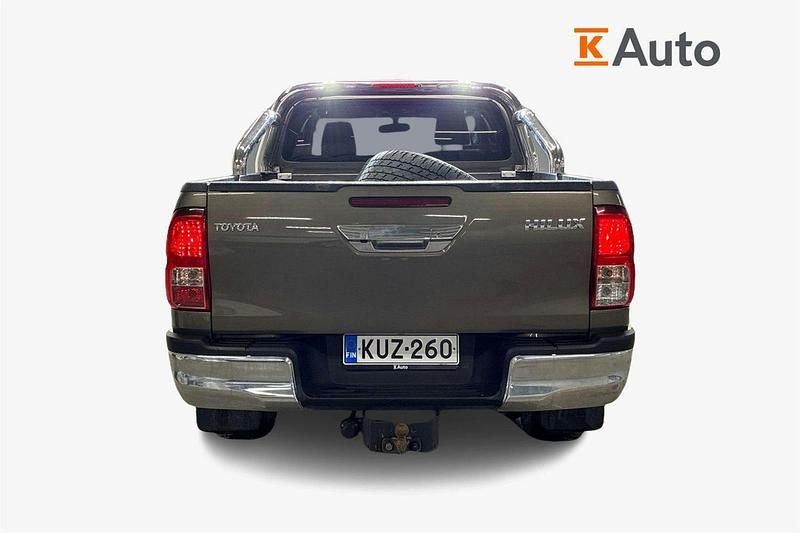 Käytetty Toyota HiLux Active 150 HP (110 kW) 2022 Ruskea (beige) Nouto