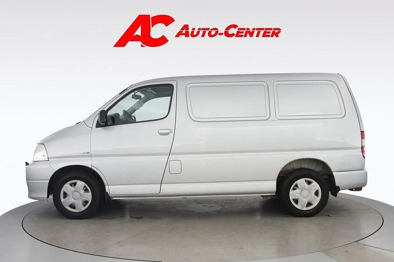 Käytetty Toyota HiAce 95 HP (69 kW) 2007 Hopea Van