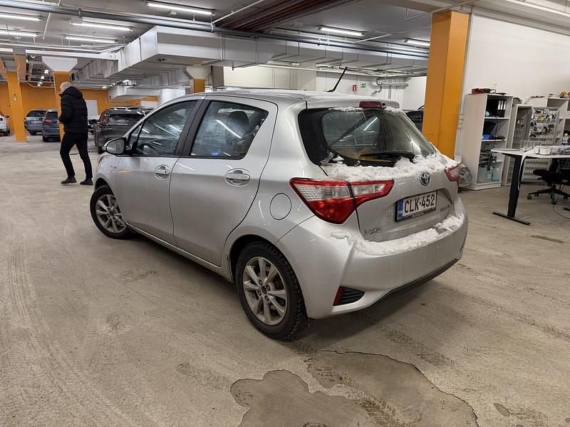 Käytetty Toyota Yaris Hybrid Active 73 HP (53 kW) 2018 Viistoperä