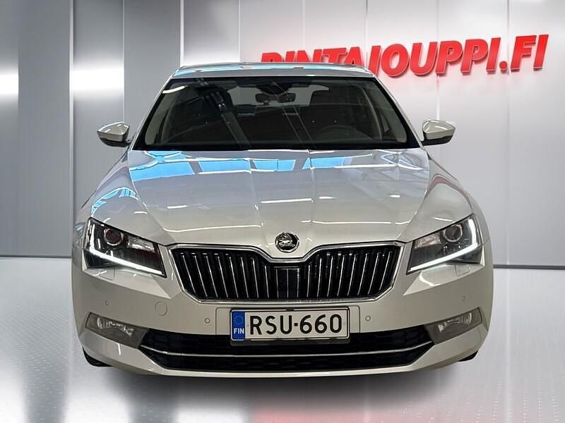 Käytetty Skoda Superb Elegance 180 HP (132 kW) 2017 Sedan