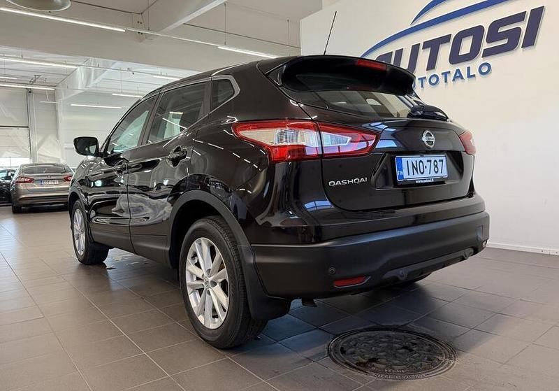 Käytetty Nissan Qashqai Acenta 116 HP (85 kW) 2017 Violetti Katumaasturi