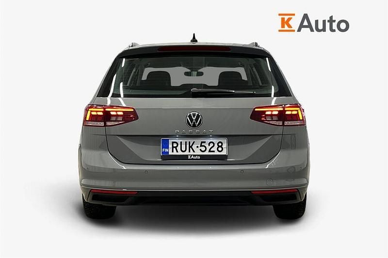 Käytetty VW Passat Comfortline 150 HP (110 kW) 2023 Harmaa Farmari