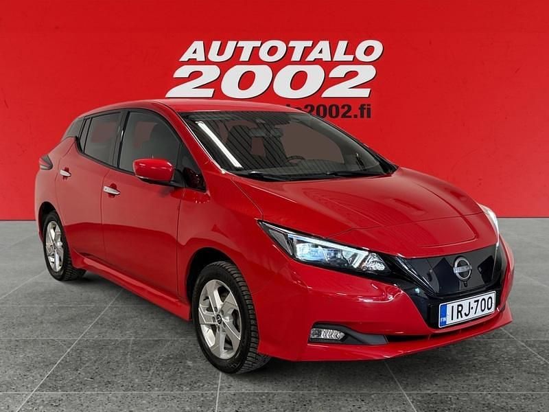 Käytetty Nissan Leaf N-Connecta 160 kW (218 HP) 2023 Punainen Viistoperä