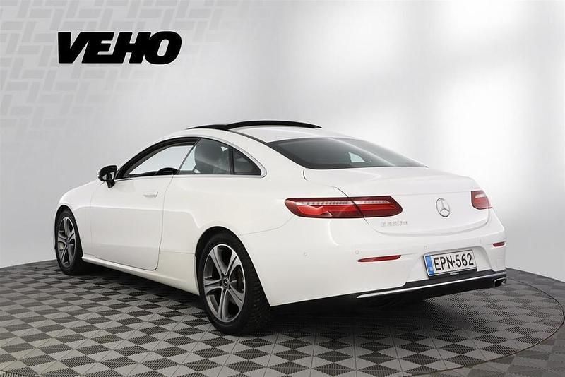 Käytetty Mercedes E220 194 HP (142 kW) 2018 Valkoinen Coupe - kaksiovinen