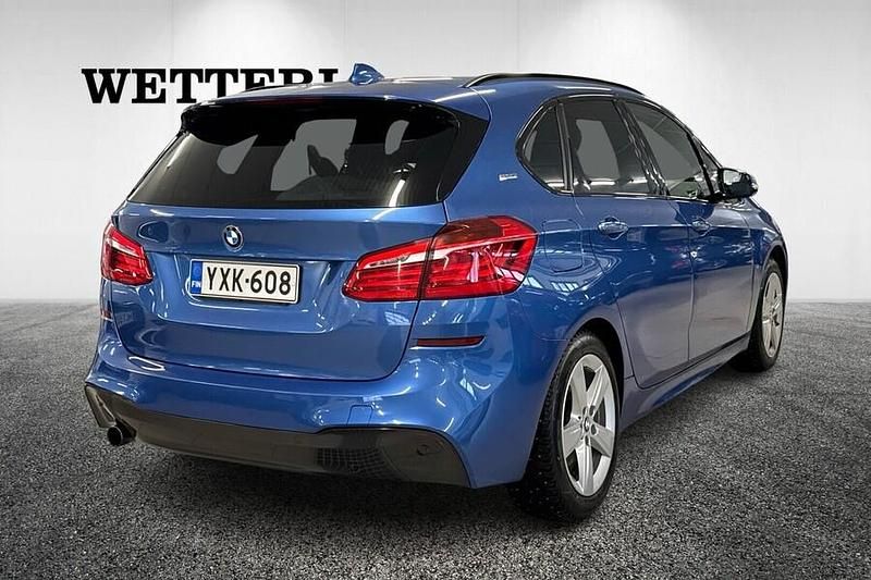 Käytetty BMW 225 Active Tourer Comfort Edition 224 HP (164 kW) 2017 Sininen Tila-auto