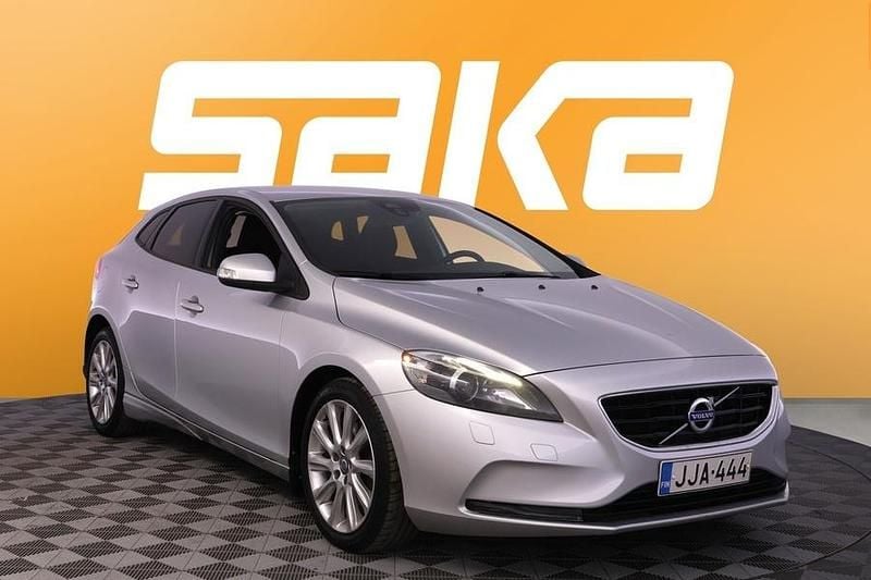 Käytetty Volvo V40 Business Edition 114 HP (83 kW) 2014 Viistoperä