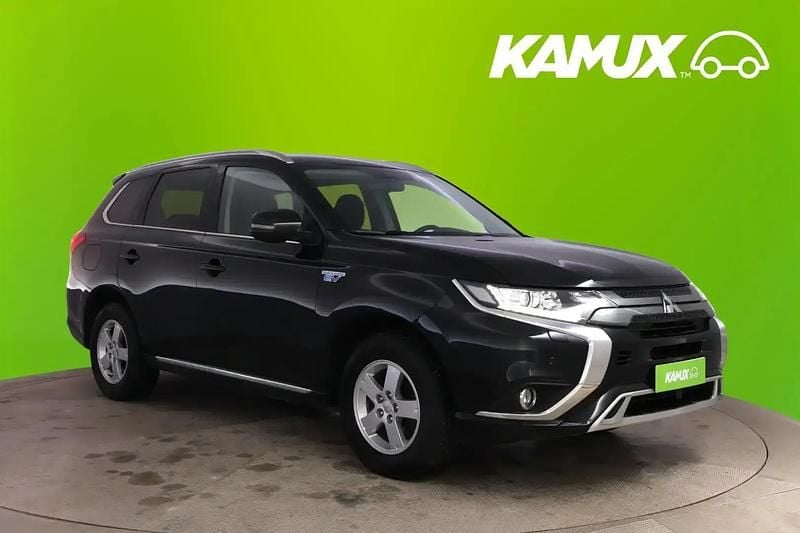 Käytetty Mitsubishi Outlander P-HEV Invite 135 HP (99 kW) 2020 Musta Katumaasturi