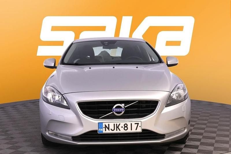 Käytetty Volvo V40 Kinetic 120 HP (88 kW) 2014 Viistoperä