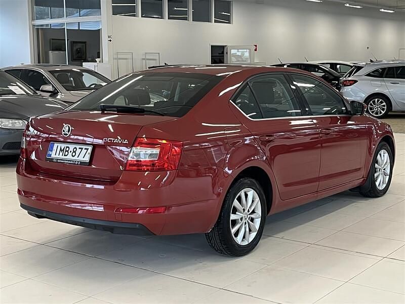 Käytetty Skoda Octavia Elegance 140 HP (102 kW) 2015 Punainen Viistoperä