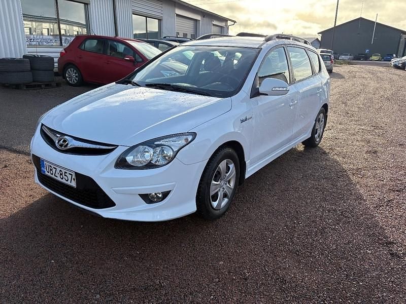 Käytetty Hyundai i30 Comfort 125 HP (91 kW) 2011 Farmari