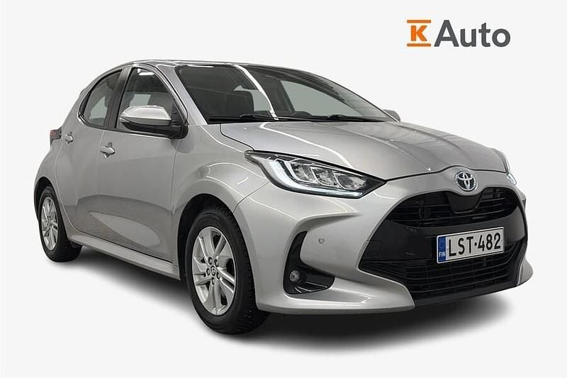 Käytetty Toyota Yaris Hybrid Active 116 HP (85 kW) 2021 Hopea Viistoperä