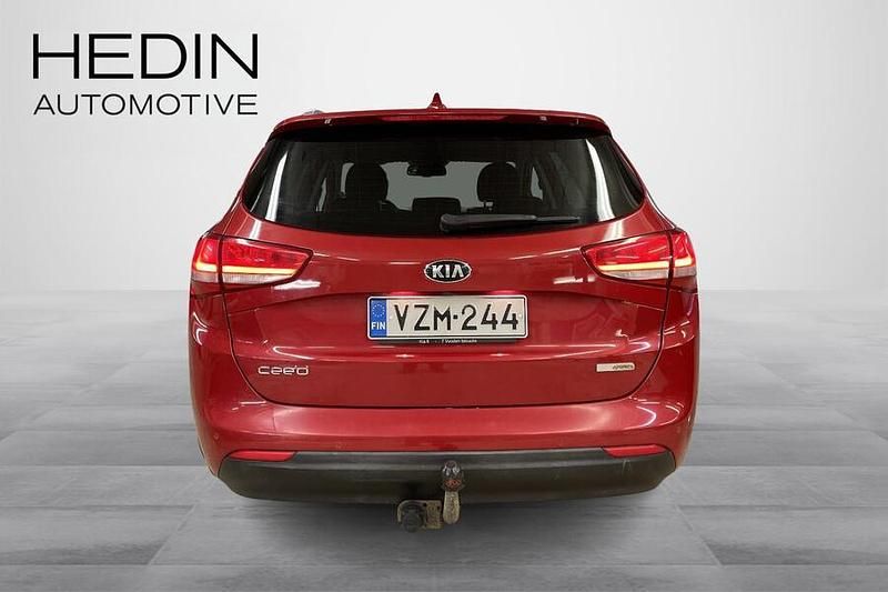 Käytetty Kia Ceed Sportswagon Edition 7 120 HP (88 kW) 2018 Punainen Farmari
